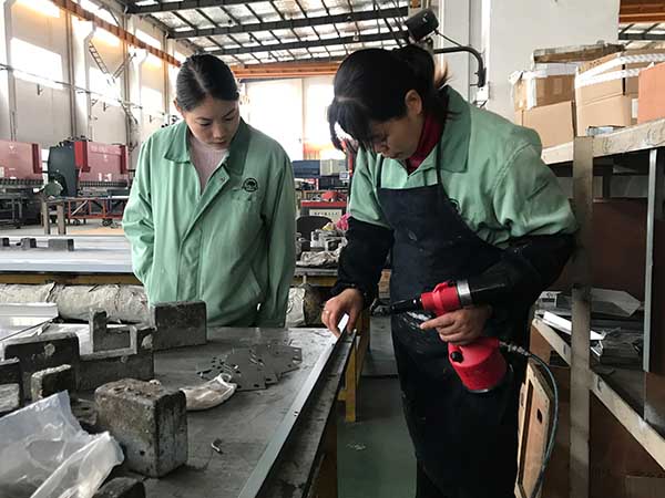 客戶(hù)使用速耐鉚釘槍現(xiàn)場(chǎng)