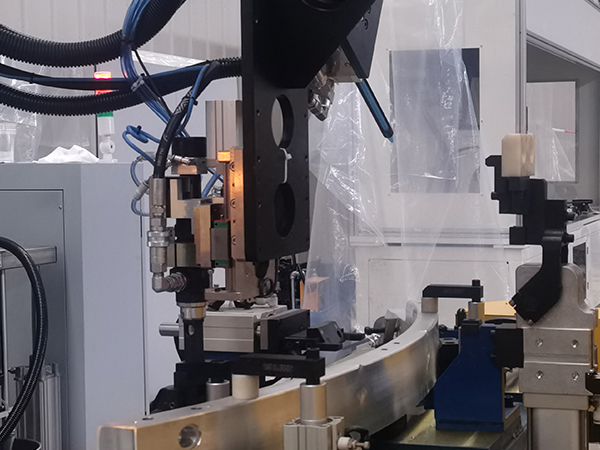 如何保證拉鉚技術(shù)的生產(chǎn)效率和自動(dòng)化兼容性？